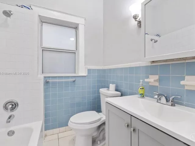 2-bedroom home for rent in Miami - 34 SW 18th Rd 0 - MondialRealty