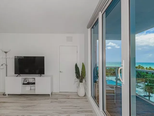 1-bedroom condo for rent in Miami Beach -  - MondialRealty
