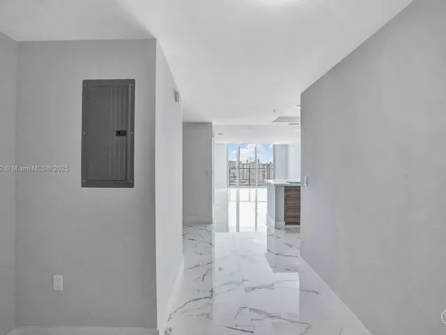 2-bedroom condo for sale in Sunny Isles Beach - 330 Sunny Isles Blvd 5-2205 - MondialRealty