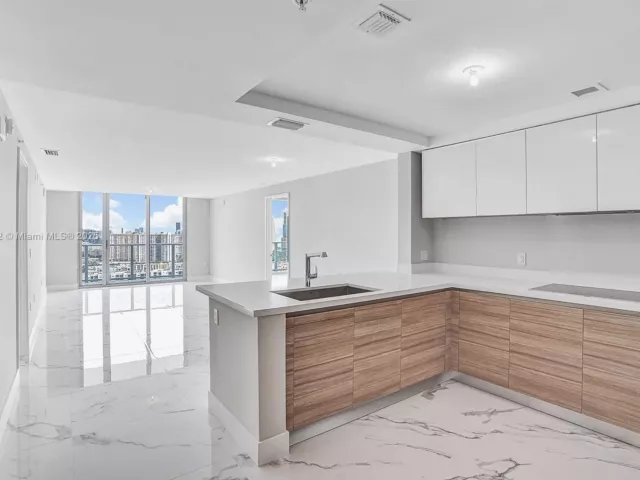 2-bedroom condo for sale in Sunny Isles Beach - 330 Sunny Isles Blvd 5-2205 - MondialRealty