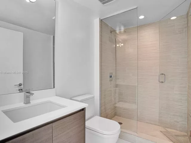 2-bedroom condo for sale in Sunny Isles Beach - 330 Sunny Isles Blvd 5-2205 - MondialRealty