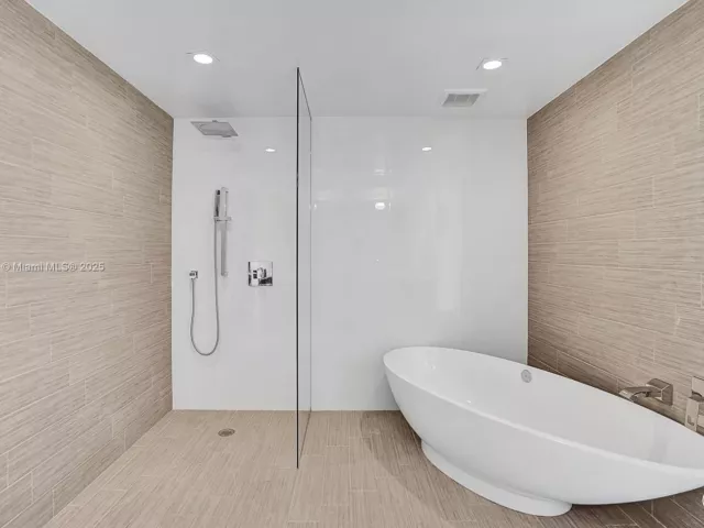 2-bedroom condo for sale in Sunny Isles Beach - 330 Sunny Isles Blvd 5-2205 - MondialRealty