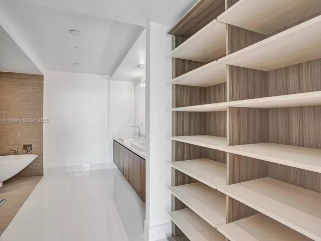 2-bedroom condo for sale in Sunny Isles Beach - 330 Sunny Isles Blvd 5-2205 - MondialRealty