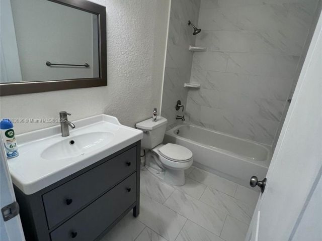 Home for rent at 17018 SW 138th Ct 0 - photo 7466322