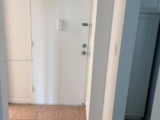 1-bedroom condo for rent in Sunny Isles Beach - 19380 Collins Ave 319 - MondialRealty