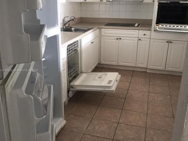 1-bedroom condo for rent in Sunny Isles Beach - 19380 Collins Ave 319 - MondialRealty