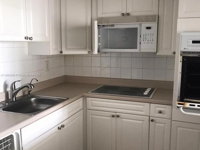 1-bedroom condo for rent in Sunny Isles Beach - 19380 Collins Ave 319 - MondialRealty