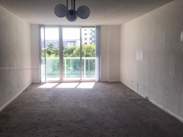 1-bedroom condo for rent in Sunny Isles Beach - 19380 Collins Ave 319 - MondialRealty