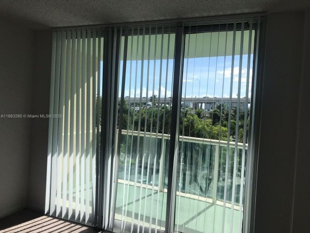 1-bedroom condo for rent in Sunny Isles Beach - 19380 Collins Ave 319 - MondialRealty