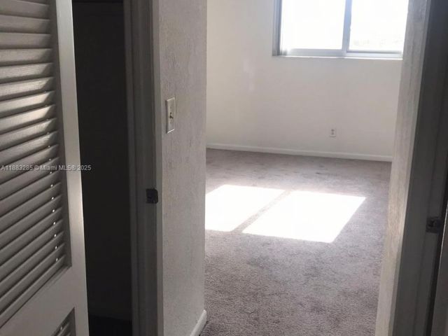 1-bedroom condo for rent in Sunny Isles Beach - 19380 Collins Ave 319 - MondialRealty