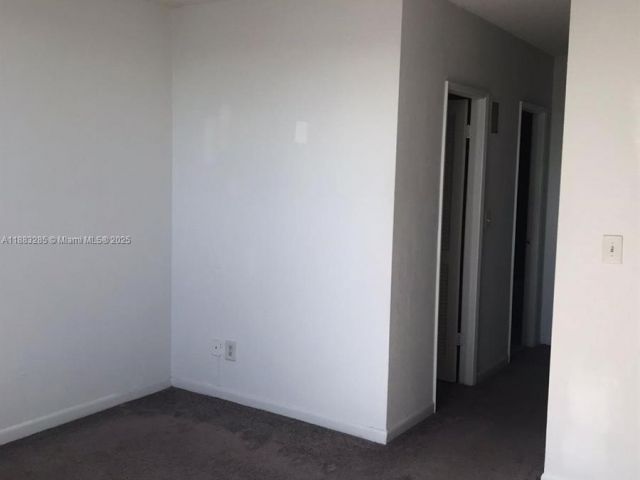 1-bedroom condo for rent in Sunny Isles Beach - 19380 Collins Ave 319 - MondialRealty