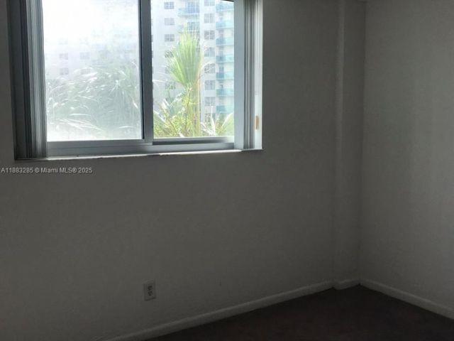 1-bedroom condo for rent in Sunny Isles Beach - 19380 Collins Ave 319 - MondialRealty