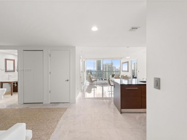 Apartment for rent  Unit #5003 - photo 6578282