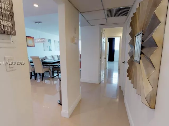 2-bedroom condo for sale in Sunny Isles Beach - 19370 Collins Ave 620 - MondialRealty