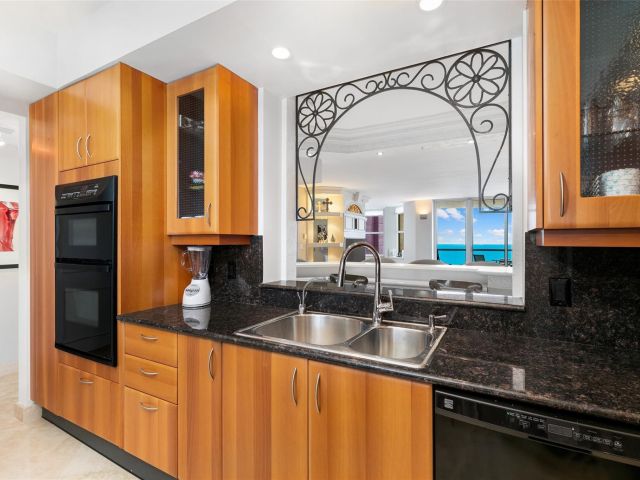 3-bedroom condo for rent in Fort Lauderdale - 2110 N Ocean Boulevard 9A - MondialRealty