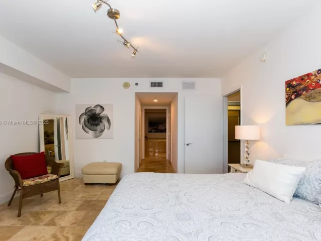 2-bedroom condo for rent in Hallandale Beach - 1830 S OCEAN DR 4010 - MondialRealty