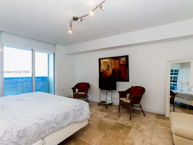 2-bedroom condo for rent in Hallandale Beach - 1830 S OCEAN DR 4010 - MondialRealty