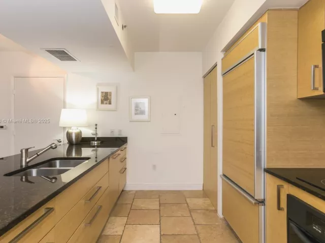 2-bedroom condo for rent in Hallandale Beach - 1830 S OCEAN DR 4010 - MondialRealty