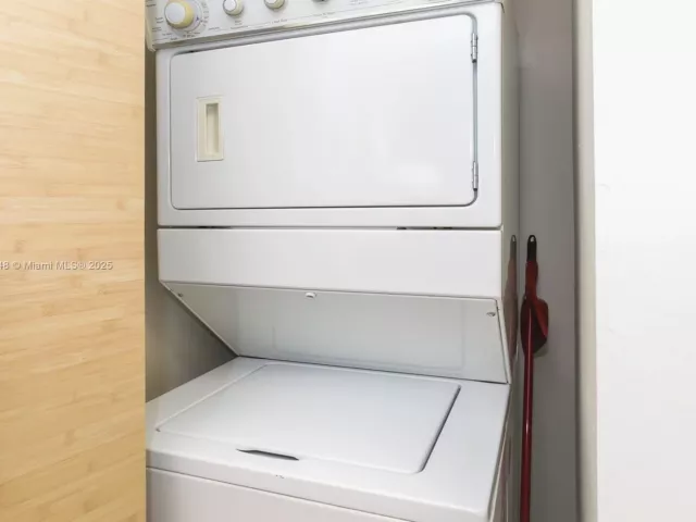 2-bedroom condo for rent in Hallandale Beach - 1830 S OCEAN DR 4010 - MondialRealty