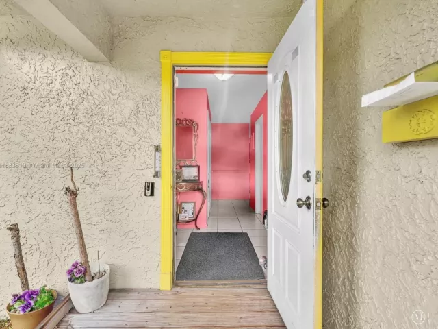 3-bedroom home for sale in Hallandale Beach - 228 SW 5th Ave - MondialRealty