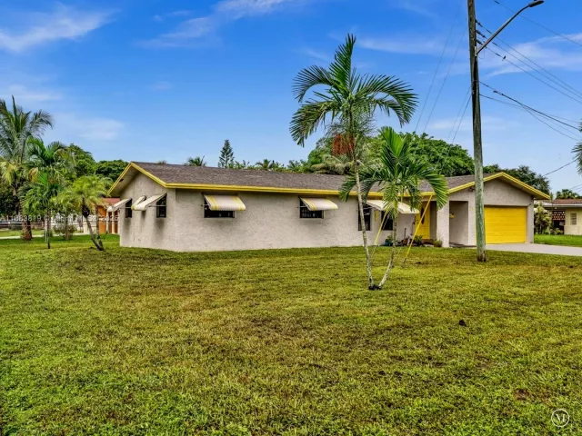 3-bedroom home for sale in Hallandale Beach - 228 SW 5th Ave - MondialRealty