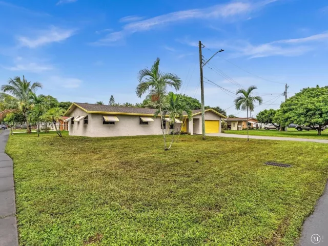 3-bedroom home for sale in Hallandale Beach - 228 SW 5th Ave - MondialRealty