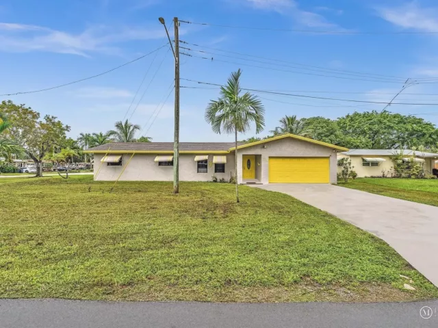 3-bedroom home for sale in Hallandale Beach - 228 SW 5th Ave - MondialRealty