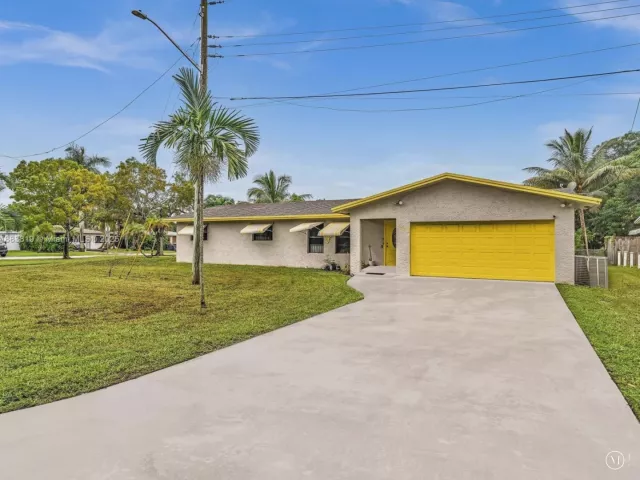3-bedroom home for sale in Hallandale Beach - 228 SW 5th Ave - MondialRealty