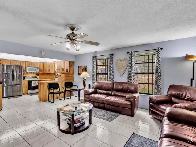 3-bedroom home for sale in Hallandale Beach - 228 SW 5th Ave - MondialRealty