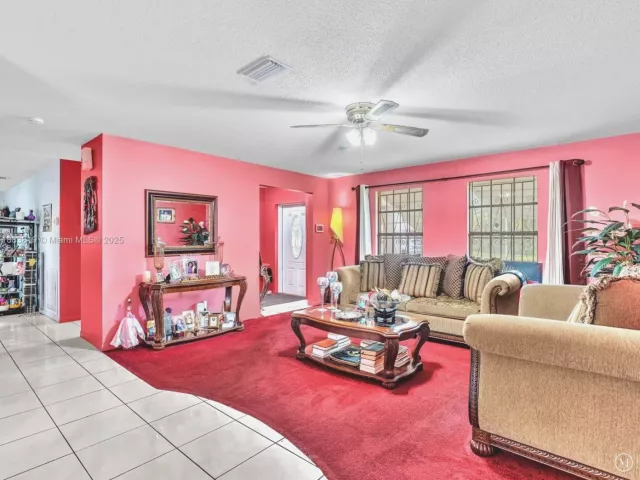3-bedroom home for sale in Hallandale Beach - 228 SW 5th Ave - MondialRealty