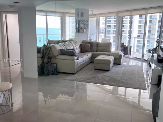 3-bedroom condo for sale in Sunny Isles Beach - 16485 Collins Ave 2334 - MondialRealty