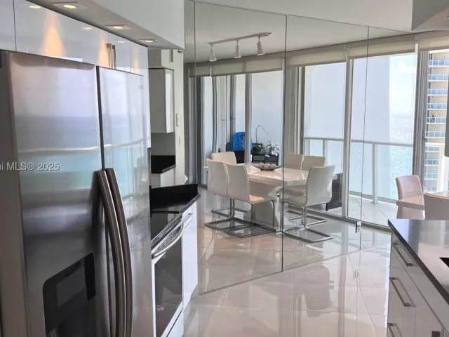 3-bedroom condo for sale in Sunny Isles Beach - 16485 Collins Ave 2334 - MondialRealty