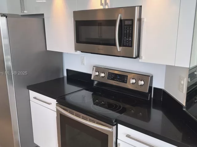 3-bedroom condo for sale in Sunny Isles Beach - 16485 Collins Ave 2334 - MondialRealty