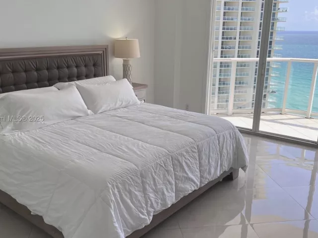 3-bedroom condo for sale in Sunny Isles Beach - 16485 Collins Ave 2334 - MondialRealty