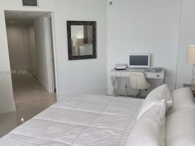 3-bedroom condo for sale in Sunny Isles Beach - 16485 Collins Ave 2334 - MondialRealty