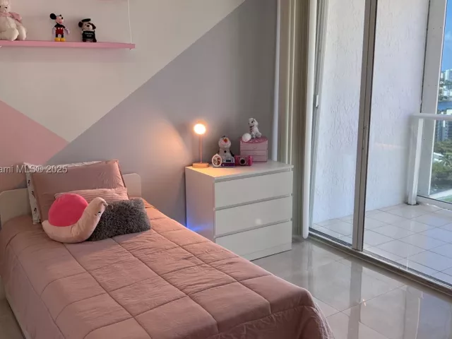 3-bedroom condo for sale in Sunny Isles Beach - 16485 Collins Ave 2334 - MondialRealty