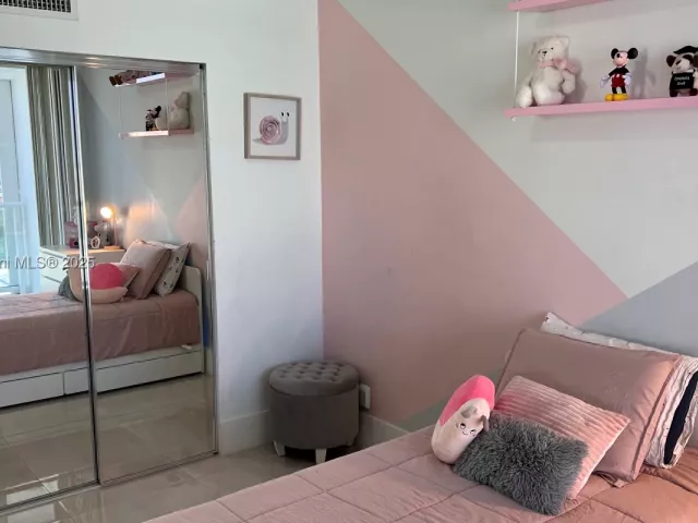 3-bedroom condo for sale in Sunny Isles Beach - 16485 Collins Ave 2334 - MondialRealty