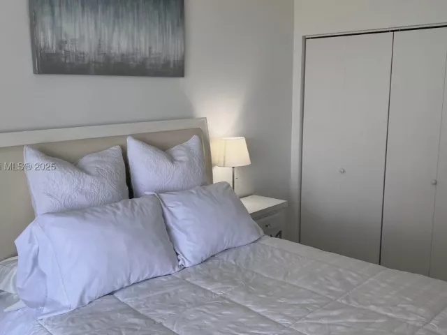 3-bedroom condo for sale in Sunny Isles Beach - 16485 Collins Ave 2334 - MondialRealty