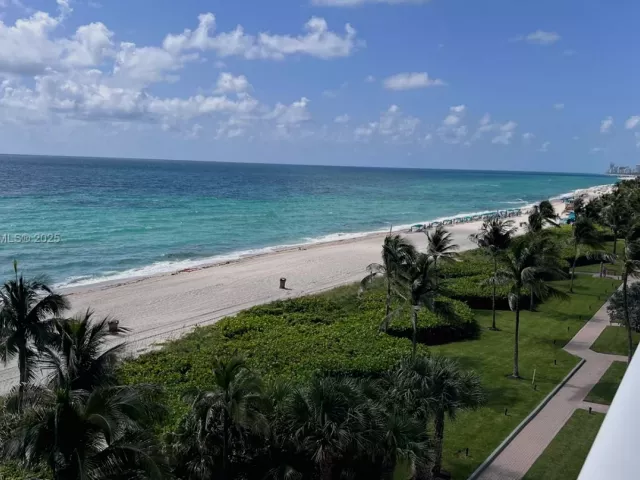 3-bedroom condo for sale in Sunny Isles Beach - 16485 Collins Ave 2334 - MondialRealty