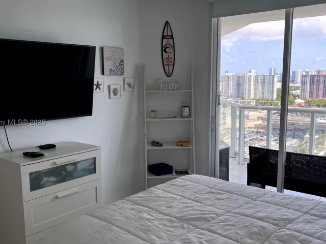 3-bedroom condo for sale in Sunny Isles Beach - 16485 Collins Ave 2334 - MondialRealty