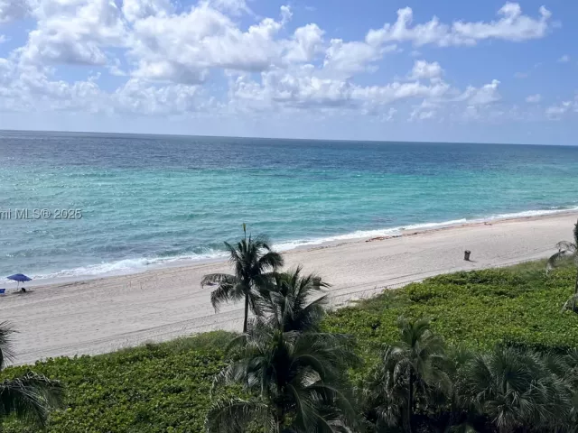3-bedroom condo for sale in Sunny Isles Beach - 16485 Collins Ave 2334 - MondialRealty