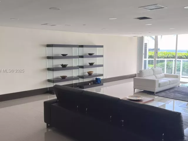 3-bedroom condo for sale in Sunny Isles Beach - 16485 Collins Ave 2334 - MondialRealty