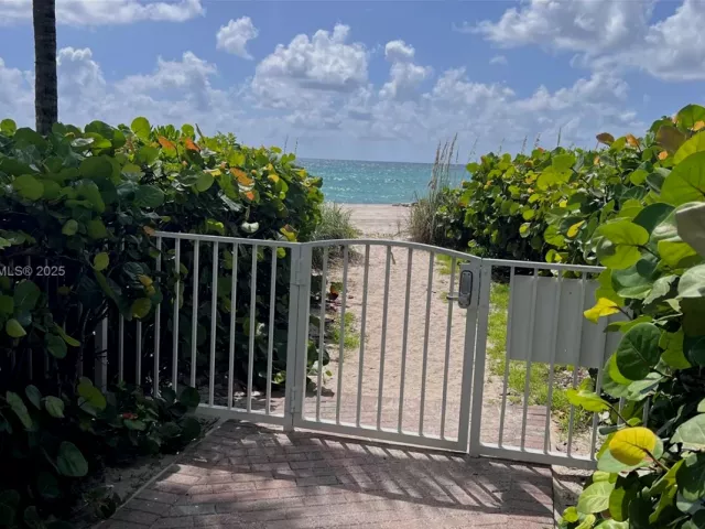 3-bedroom condo for sale in Sunny Isles Beach - 16485 Collins Ave 2334 - MondialRealty