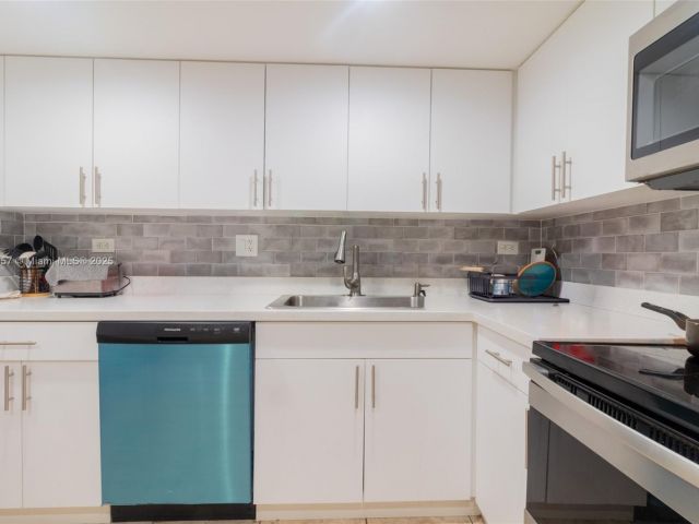 Apartment for sale  Unit #808 - photo 7435472