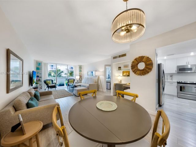 1-bedroom condo for sale in Miami Beach - 800 West Ave 338 - MondialRealty