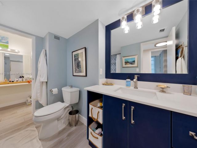 1-bedroom condo for sale in Miami Beach - 800 West Ave 338 - MondialRealty