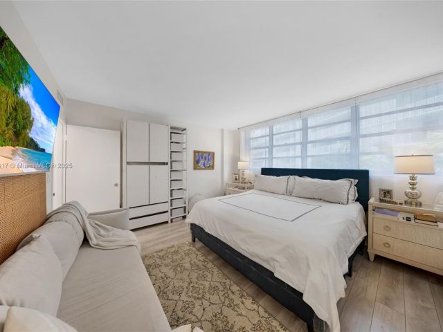 1-bedroom condo for sale in Miami Beach - 800 West Ave 338 - MondialRealty