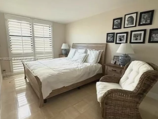 3-bedroom condo for rent in Key Biscayne - 1121 Crandon Blvd D702 - MondialRealty
