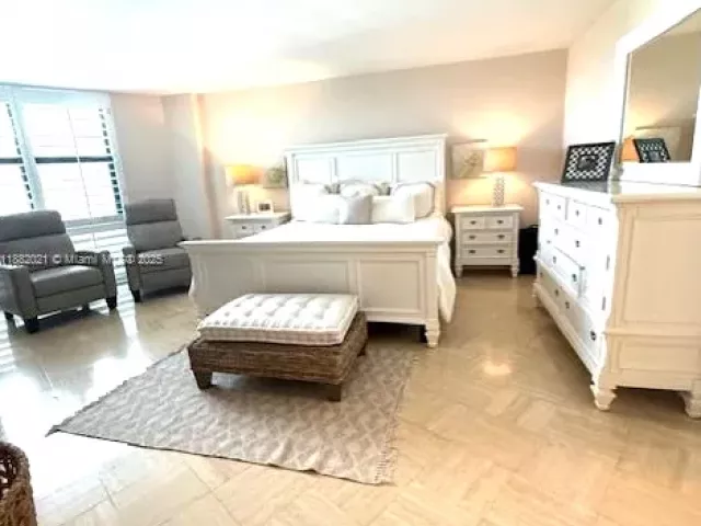 3-bedroom condo for rent in Key Biscayne - 1121 Crandon Blvd D702 - MondialRealty