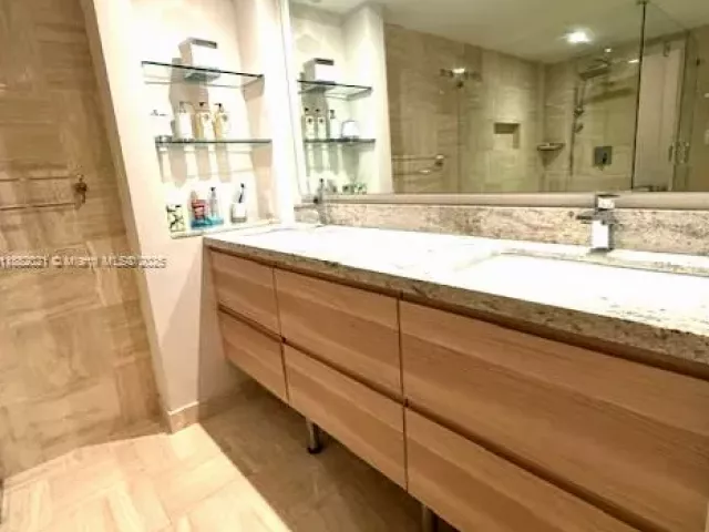 3-bedroom condo for rent in Key Biscayne - 1121 Crandon Blvd D702 - MondialRealty